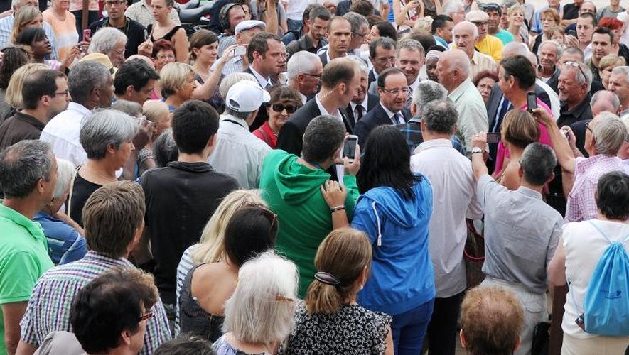 François Hollande dans les rues d'Auch le 3 août 2013