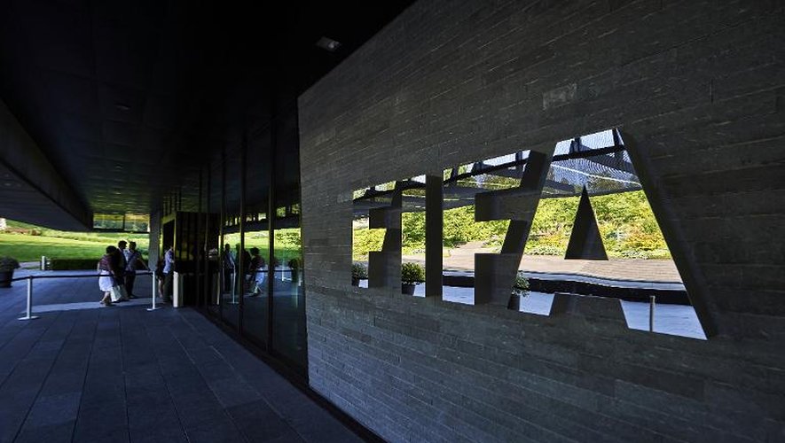 La Fifa, confrontée à des soupçons de corruption, a annoncé qu'elle suspendait le processus administratif de candidature pour le Mondial-2026