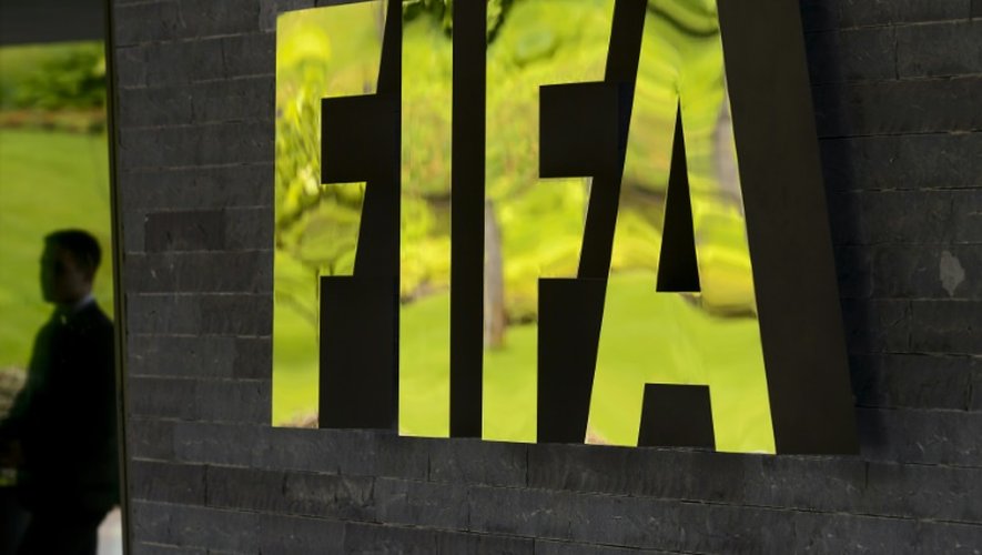 La Fifa, confrontée à des soupçons de corruption, a annoncé qu'elle suspendait le processus administratif de candidature pour le Mondial-2026