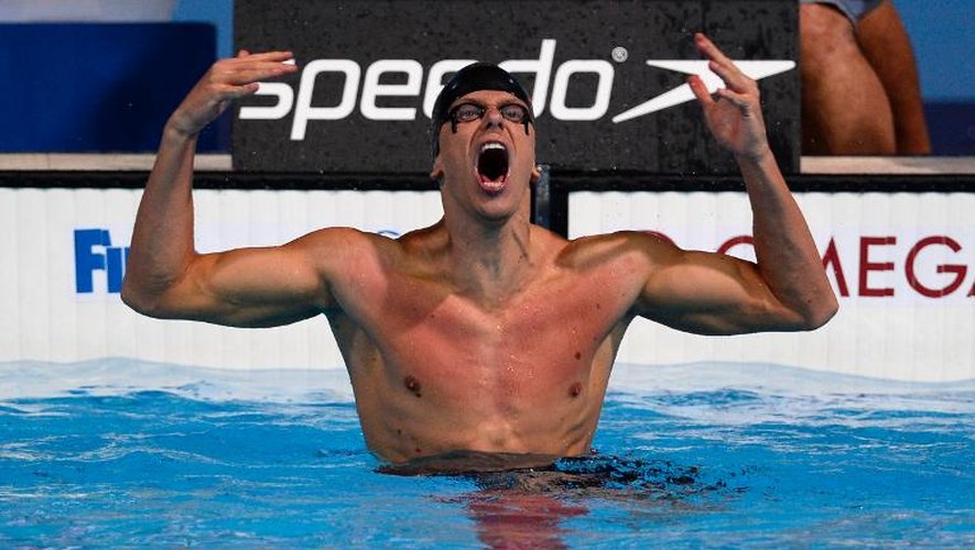 Le Brésilien Cesar Cielo exulte après sa victoire dans le 50 m nage libre, aux Mondiaux de Barcelone le 3 août 2013