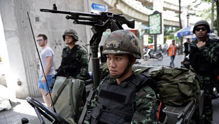 Des soldats thaïlandais déployés le 20 mai 2014 à Bangkok après l'instauration de la loi martiale par l'armée
