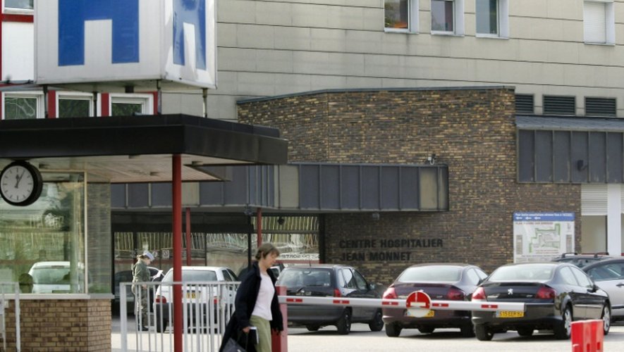 L'entrée du centre hospitalier Jean-Monnet le 13 octobre 2006 à Epinal, dans les Vosges, où des erreurs de manipulation sont à l'origine d'accidents de radiothérapie d'une ampleur inédite en France