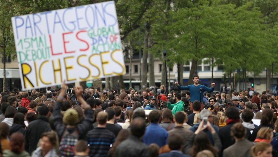 Rassemblement du mouvement Nuit Debout à Paris, place de la République, le 15 mai 2016