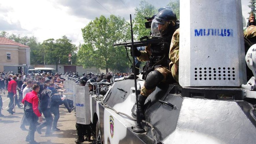 Incidents entre manifestants et policiers ukrainiens le 19 mai 2014 à Odessa