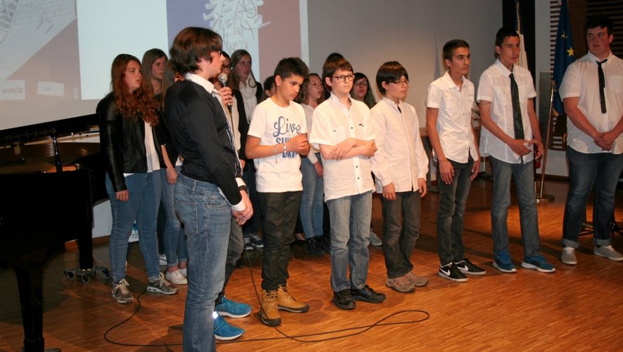Les élèves du collège Jean-Boudou, à Naucelle ont reçu le 1er prix du devoir collectif.