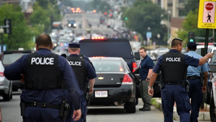 Des policiers arrivent sur les lieux d'une possible fusillade, le 2 juillet 2015 à Washington