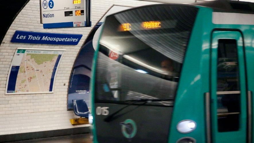 Photo d'une rame du métro parisien, le 1er avril 2016