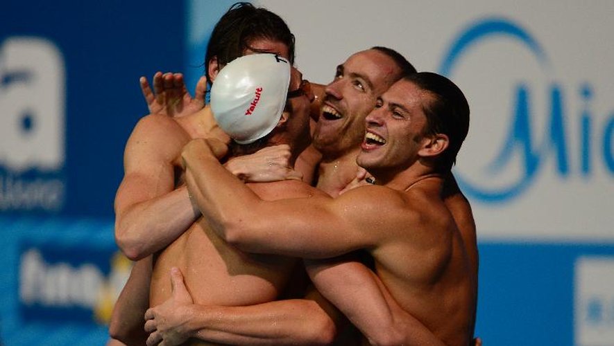 La joie des relayeurs français, sacrés champions du monde du 4x100 m 4 nages , le 4 août 2013 à Barcelone