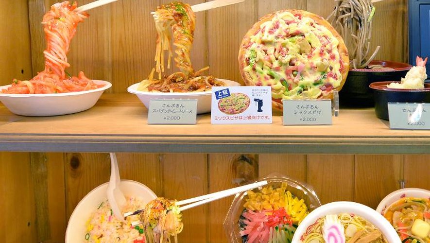 Des reproductions d'aliments en résine dans un magasin à Tokyo