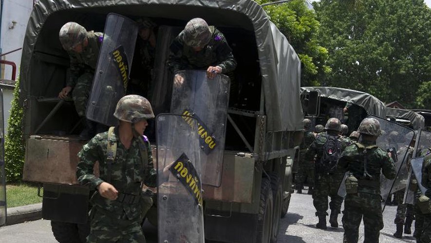 Des soldats thaïlandais déployés le 20 mai 2014 à Bangkok après l'instauration de la loi martiale