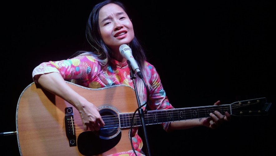 La poop star Mai Khoi lors d'un concert secret à Hanoï organisé par des dissidents vietnamien, le 21 mai 2016