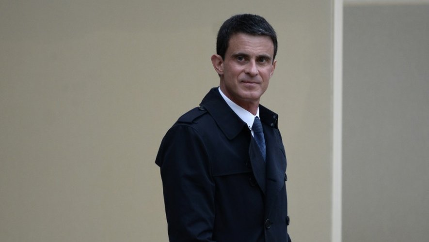 Le Premier ministre Manuel Valls sort de l'Elysée à Paris le 19 mai 2016