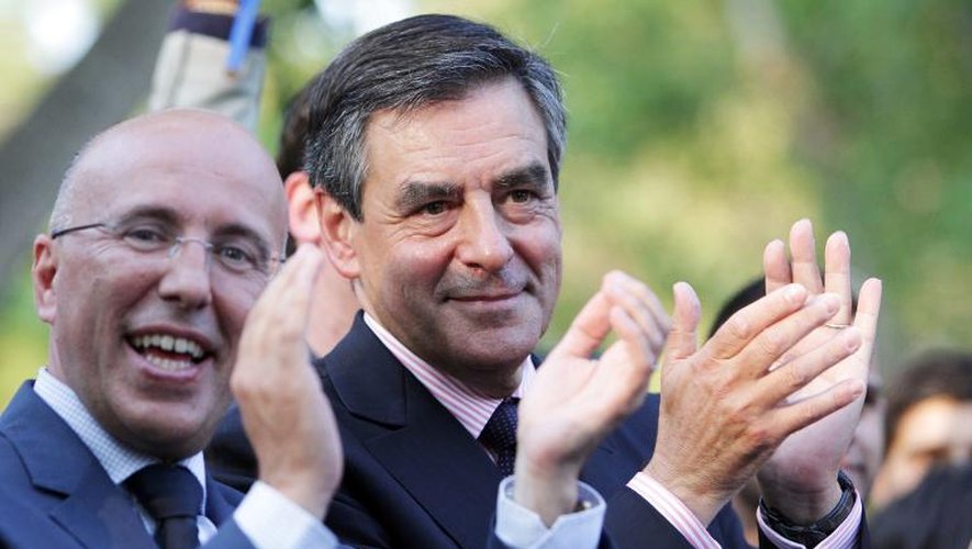 Eric Ciotti (g) et François Fillon participent à une réunion, le 14 juin 2013 à Mandelieu-la-Napoule