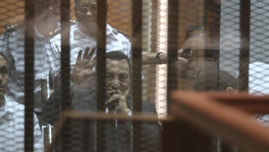 L'ex-président egyptien Hosni Moubarak au tribunal, durant son procès au Caire, le 21 mai 2014