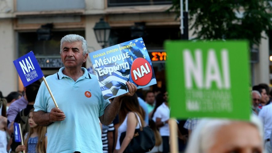 Des partisans du "oui" au référendum manifestent le 2 juillet 2015 à Tessalonique