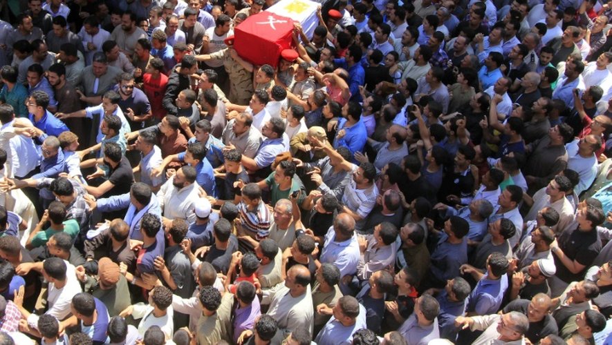 Obsèques le 2 juillet 2015 à Ashmoun d'un soldat égyptien tué lors de violences
