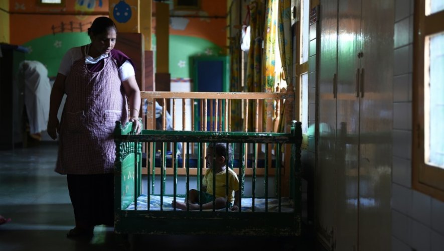 Un orphelin dans les locaux de Palna, l'une des plus anciennes agences d'adoption de Delhi, le 26 juin 2015
