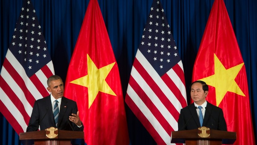 Le président américain  Barack Obama et son homologue vietnamien Tran Dai Quang lors d'une conférence de presse conjointe le 23 mai 2016 à Hanoï