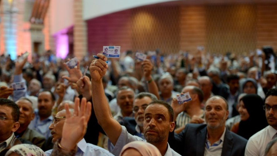 Vote lors du congrès du mouvement islamiste tunisien Ennahda,  le 22 mai 2016 à Hammamet