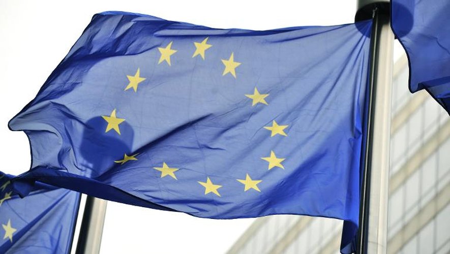 Un drapeau européen à l'entrée de la Commission européenne à Bruxelles le 21 mai 2014