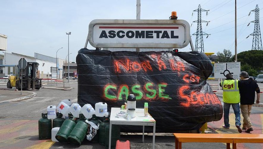 Des salariés en grève d'Ascométal le 20 mai 2014 à Fos-sur-Mer