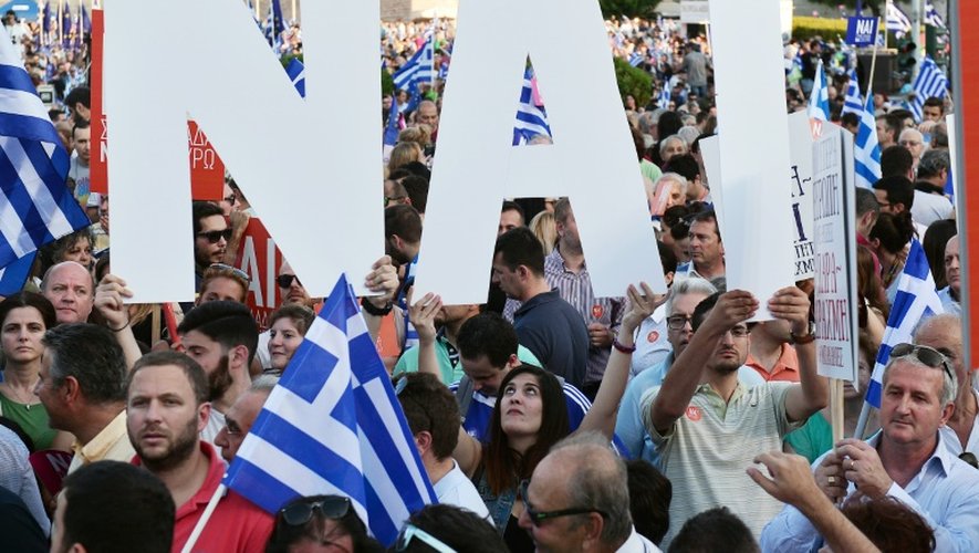 Des manifestants pour le oui au référendum de dimanche défilent le 3 juillet 2015 à Athènes
