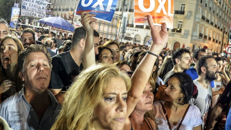 Des pro-non au référendum de dimanche défilent le 3 juillet 2015 dans les rues d'Athènes