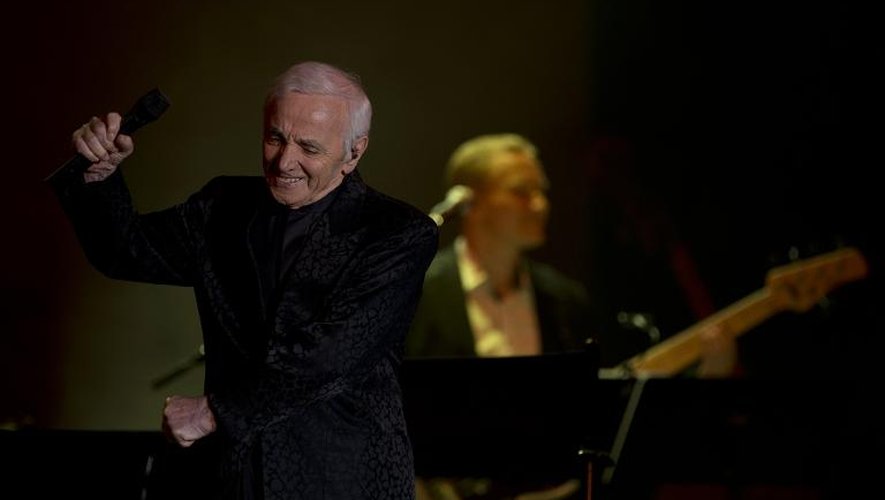 Le chanteur Charles Aznavour sur scène le 22 mai 2014 à Berlin, lors de son 90e anniversaire