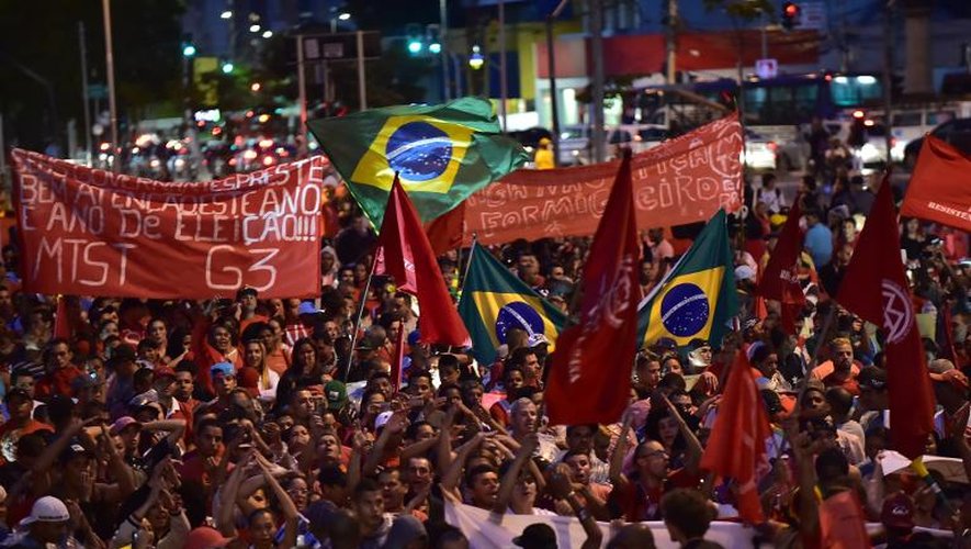 Plusieurs milliers de membres du mouvement des travailleurs sans abri ont manifesté jeudi 22 mai 2014 à Sao Paulo contre les dépenses pour la Coupe du Monde de football