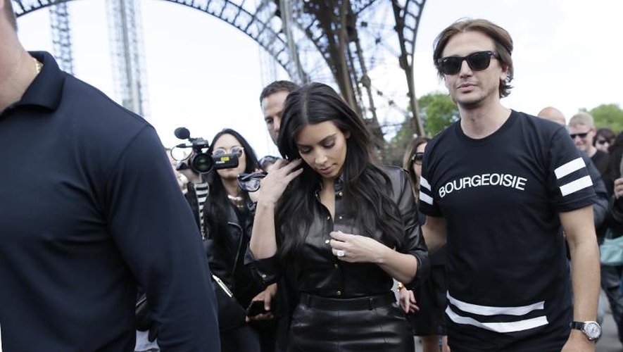 Kim Kardashian en promenade près de la Tour Eiffel le 22 mai 2014 à Paris. La star de téléréalité américaine doit se marier samedi en Toscane avec Kanye West