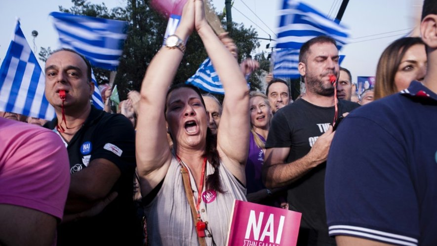 Des partisans du "oui"au référendum grec manifestent à Athènes le 3 juillet 2015