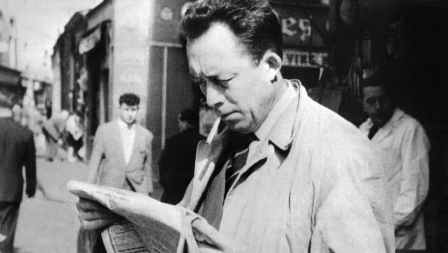 Albert Camus dans les rues de Paris en 1959