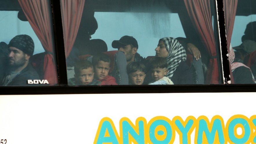 Des migrants évacués du camp d'Idomeni en Grèce le 24 mai 2016