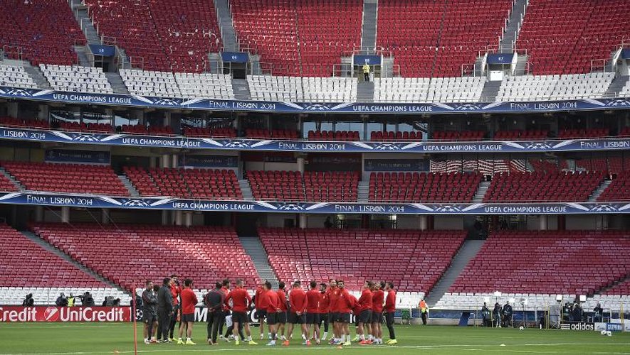 Les joueurs de l'Atletico Madrid à l'entraînement dans le Stade de la Luz à Lisbonne à la veille de la finale de la Ligue des champions, le 23 mai 2014