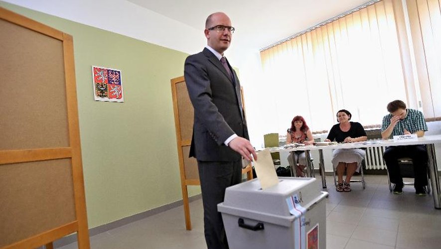 Le Premier ministre tchèque Bohuslav Sobotka vote le 23 mai 2014 à Slavkov