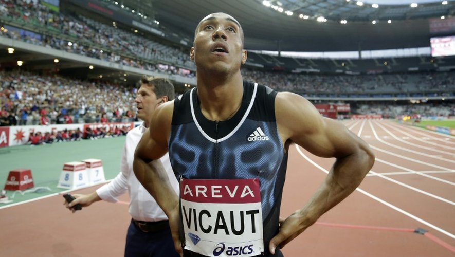 Le sprinteur français Jimmy Vicaut savoure son record de France du 100 m et de l'Europe égalé au meeting Areva de Paris, le 4 juillet 2015