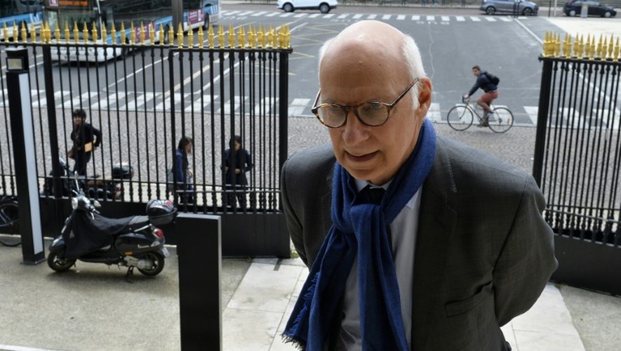 Pierre Cornut-Gentille, un des avocats du photographe François-Marie Banier arrive au tribunal de Bordeaux, le 23 mai 2016
