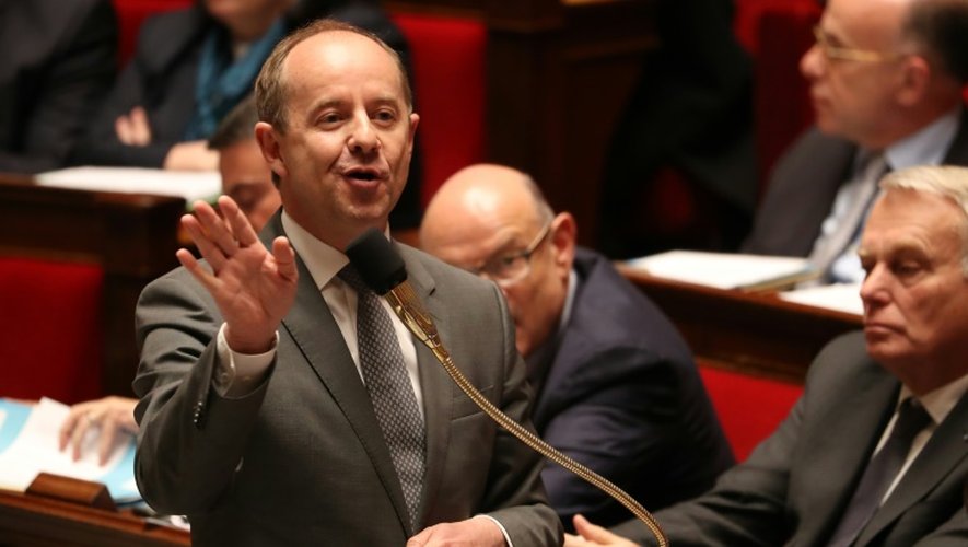 Le ministre français de la Justice Jean-Jacques Urvoas répond aux questions des députés à l'Assemblée nationale à Paris, le 18 mai 2016