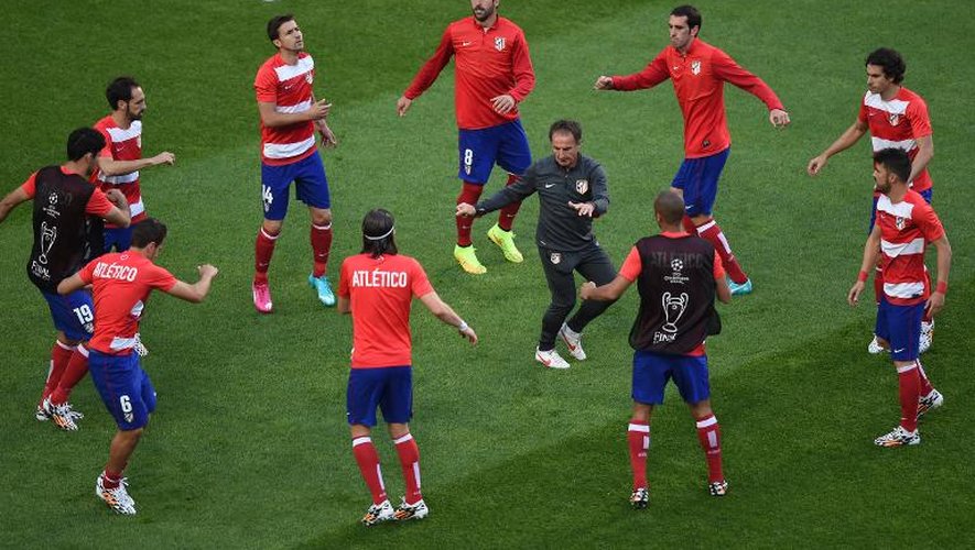 Les joueurs de l'Atletico Madrid à l'échauffement avant la finale de la Ligue des champions contre le Real, le 24 mai 2014 à Lisbonne