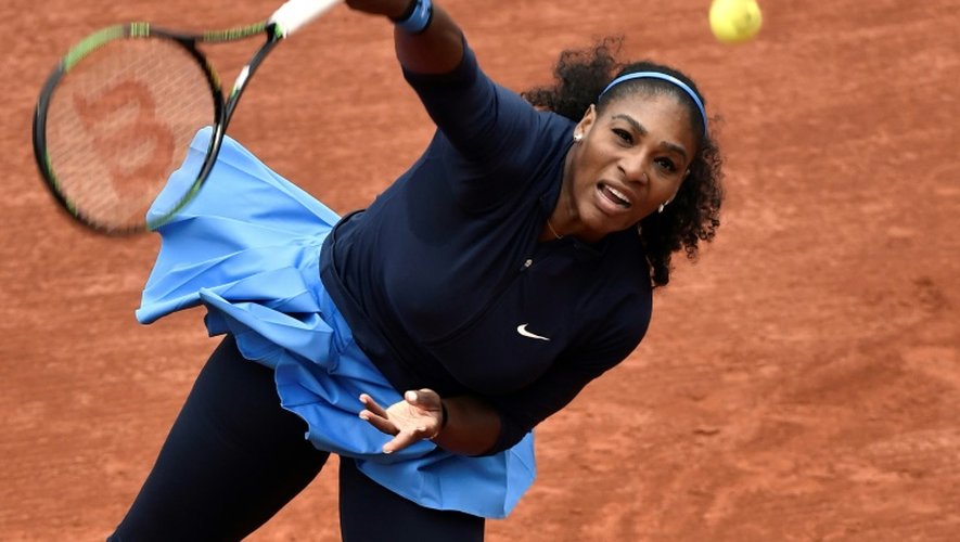 L'Américaine Serena Williams face à la Slovaque Magdalena Rybarikova, le 24 mai 2016 à Roland-Garros