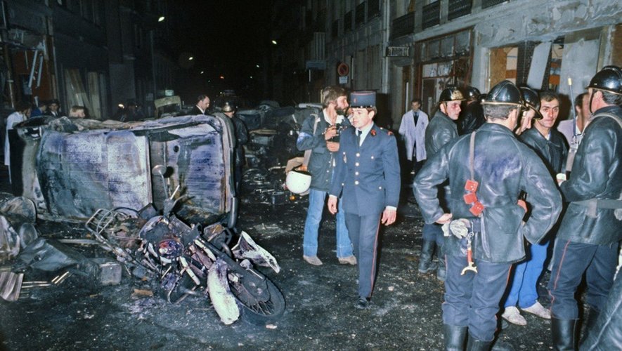 Photographie d'archives de la rue Copernic à Paris le 3 octobre 1980 après un attentat à la bombe devant une synagogue