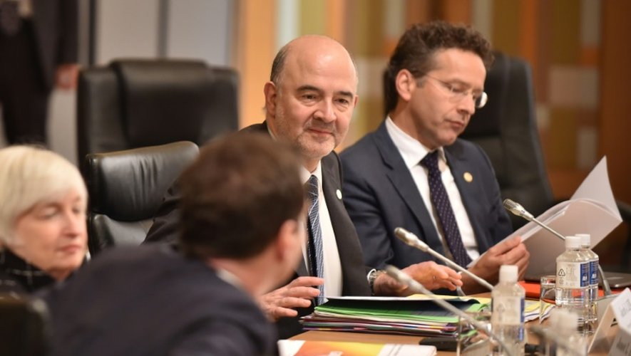 Le commissaire européen aux Affaires économiques, Pierre Moscovici (c) à Bruxelles, le 20 mai