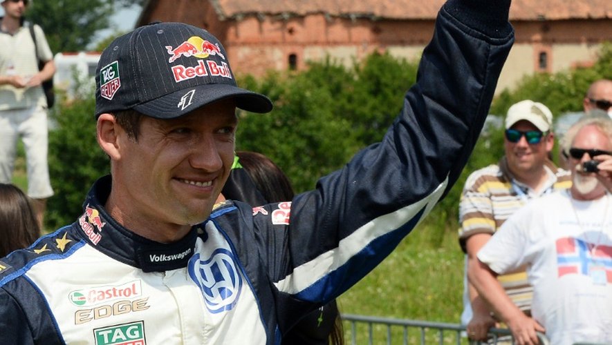 Sébastien Ogier (VW Polo R) célèbre sa victoire au rallye de Pologne WRC, le 5 juillet 2015 à Baranowo