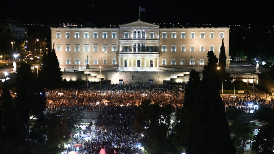 Rassemblement de partisans du non devant le Parlement grec, à Athènes, le 5 juillet 2015