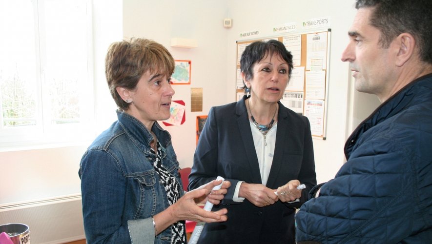 Véronique Moretti-Chauchard (à gauche), directrice du centre social et culturel du Naucellois, lors de la visite du préfet Louis Laugier, il y a quelques semaines.
