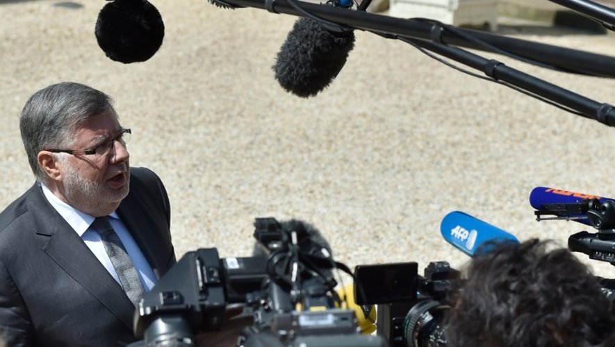 Le ministre des Transports Alain Vidalies face aux journalistes dans la cour de l'Elysée le 25 mai 2016 à Paris