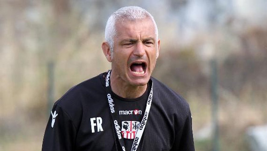 L'entraîneur d'Ajaccio Fabrizio Ravanelli, lors d'un entraînement, le 9 juillet 2013