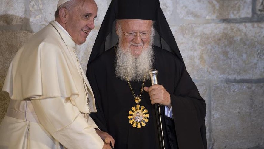 Le pape François et le chef de l'Eglise orthodoxe Bartholomée à la basilique du Saint-Sépulcre, le 25 mai 2014 à Jérusalem