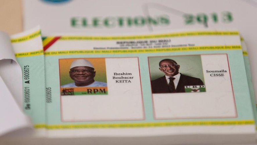 Les deux candidats à la présidentielle malienne Ibrahim Boubacar Keïta (g) et Soumaïla Cissé, le 11 août 2013