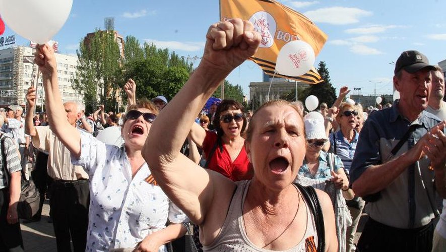 Des manifestants pro-russes le 24 mai 2014 à Donetsk